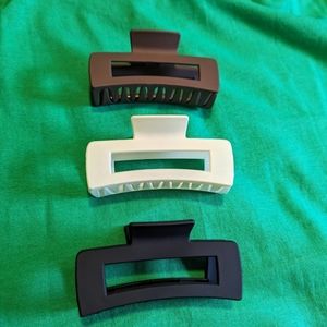 Set of three claw clips